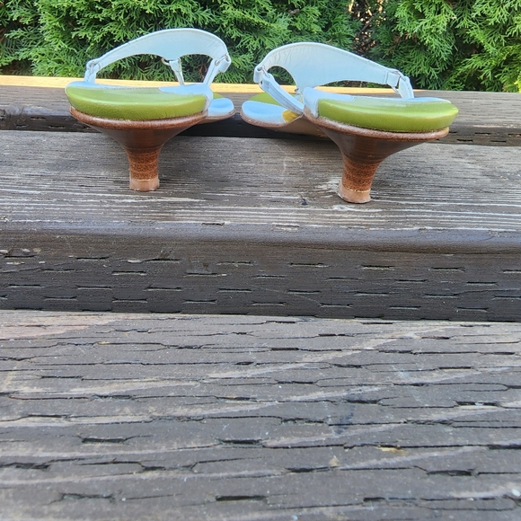 Coach Kitten Heel Sandles Size 6 stylish flower design Made in Italy  🇮🇹 - Picture 3 of 6